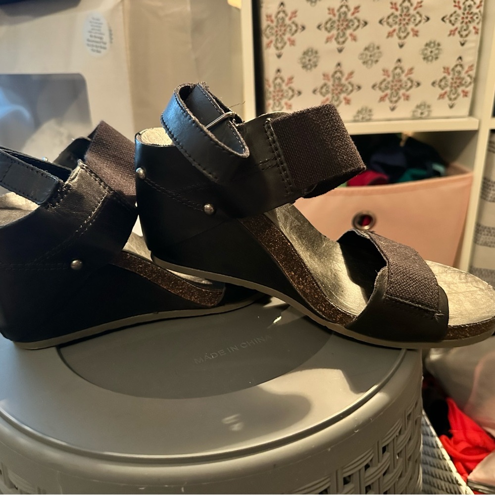 OTBT SANDALS